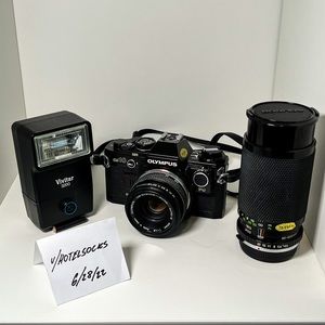 Olympus OM10 35mm Film Camera with 2 lenses & Flash